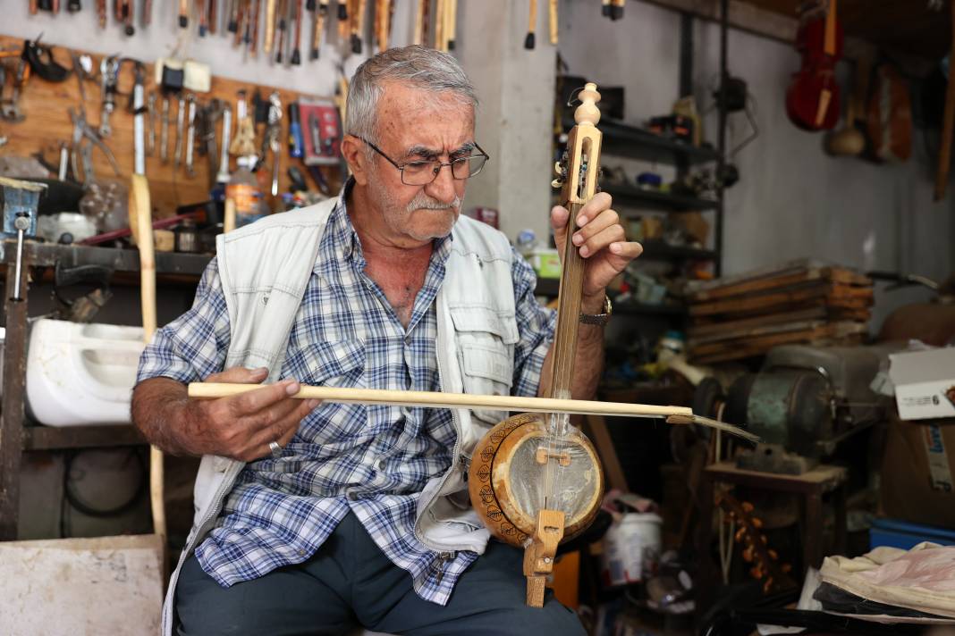 Konya'da yetenek abidesi! 75'lik amca enstrümanları hem yapıyor hem çalıyor 1